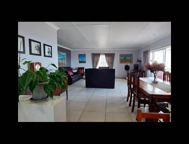 5 BEDROOM HOUSE FOR SALE IN DANA BAY